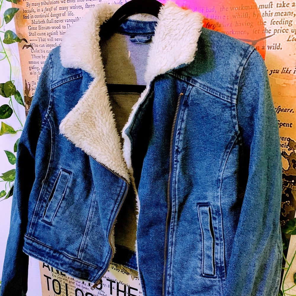Vintage jean jacket with faux fur lining